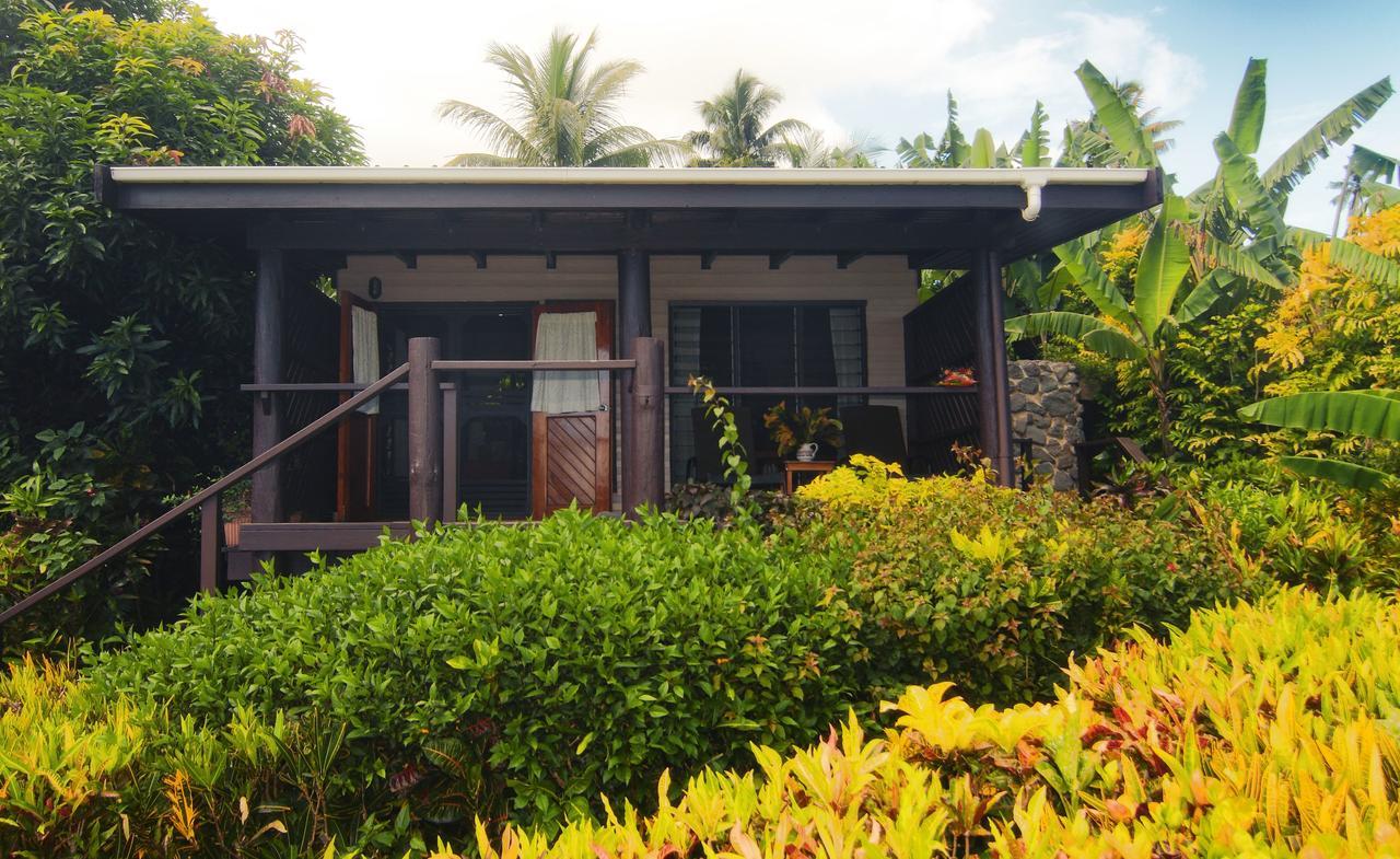 Coconut Grove Beachfront Cottages Matei Exterior photo